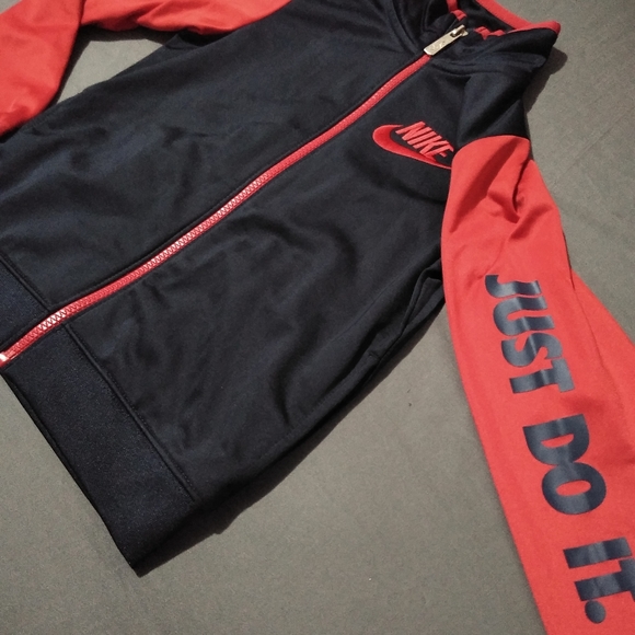 🚫SOLD🚫 Nike Jacket - Picture 2 of 7